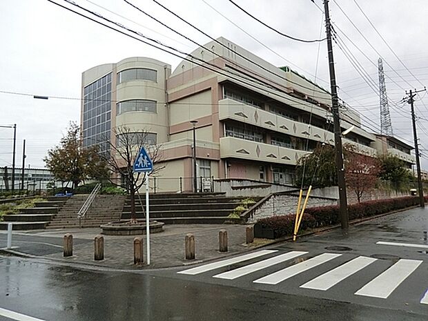 横浜市立東山田小学校まで418m