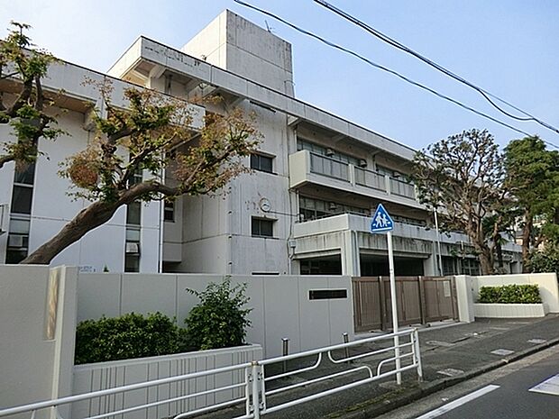 横浜市立岩崎小学校まで855m