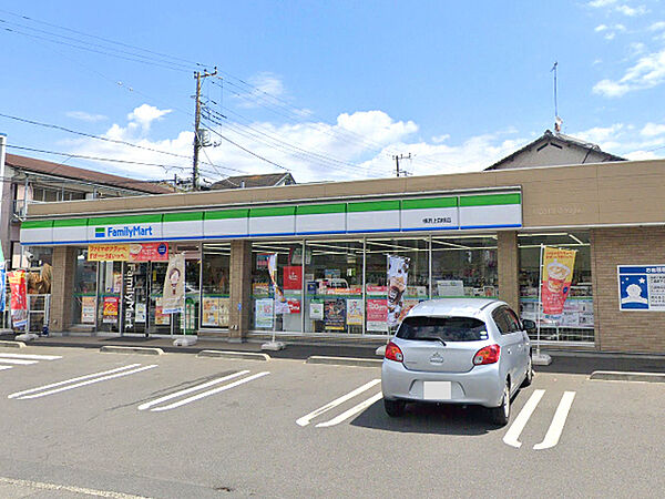 ファミリーマート横浜上白根店まで2096m、白根通り沿いにあるコンビニです。