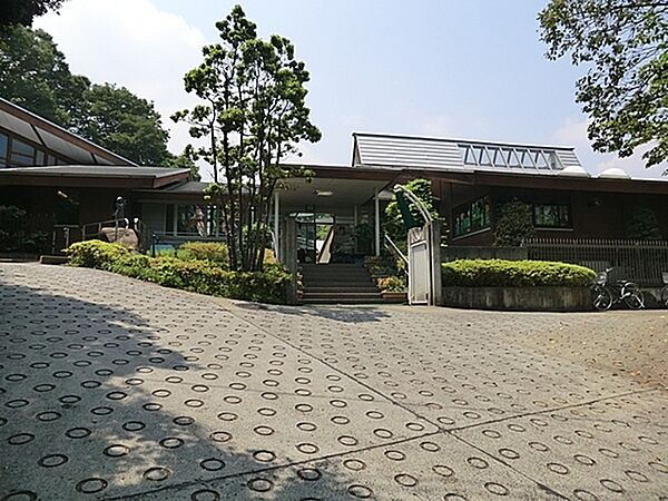 清来寺幼稚園まで664m