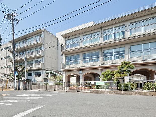 横浜市立老松中学校まで1005m