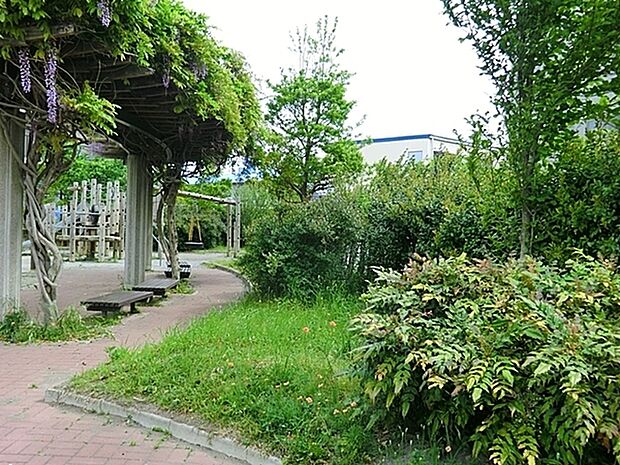 茶屋町公園まで657m