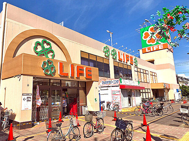 ライフ川崎桜本店まで419m、さくら小学校近くにあるスーパー。夜21:30まで営業しています。