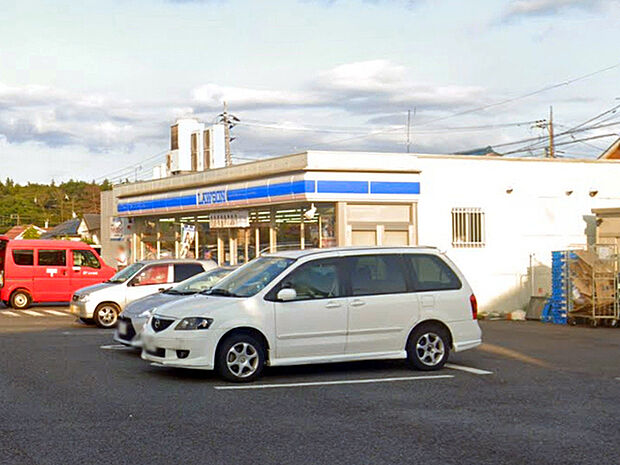 ローソン瀬谷相沢七丁目店まで685m、お隣にはドラッグストアもあり、お買い物に便利です。