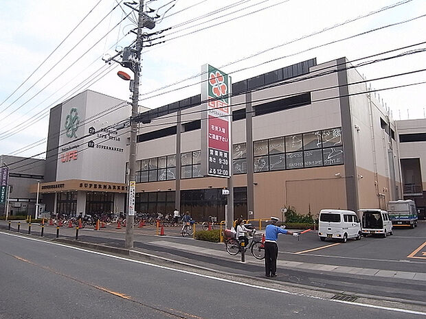 ライフ宮内二丁目店まで258m、等々力緑地近く、宮内小学校の向かいにあるスーパー。夜0時まで営業しています。