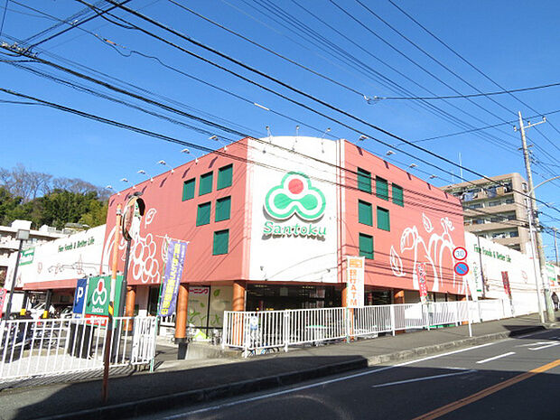 Santoku高田店まで1245m、閑静な住宅街にあるスーパー。お隣にはドラッグストアもあり、お買い物に便利です。夜22時まで営業しています。