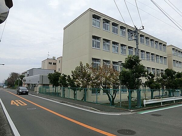 横浜市立上郷小学校まで634m