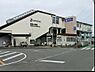 周辺：相鉄線「相模大塚」駅まで607m、駅北側にスーパーやドラッグストアなどの商業施設が揃っています。