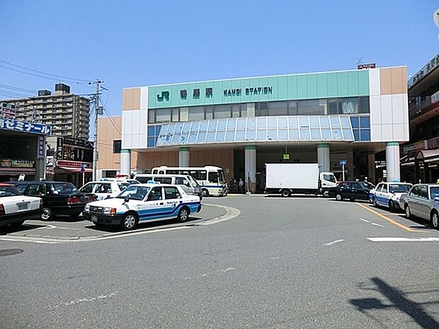 JR横浜線「鴨居」駅まで688m、快速停車駅です。人気の大型ショッピングモール「ららぽーと横浜」の最寄駅として知られています。