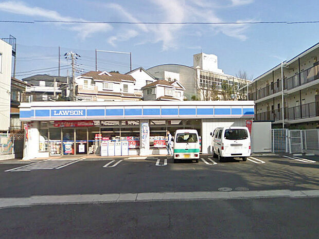 ローソン 青葉さつきが丘店まで698m、コンビニもあって便利です