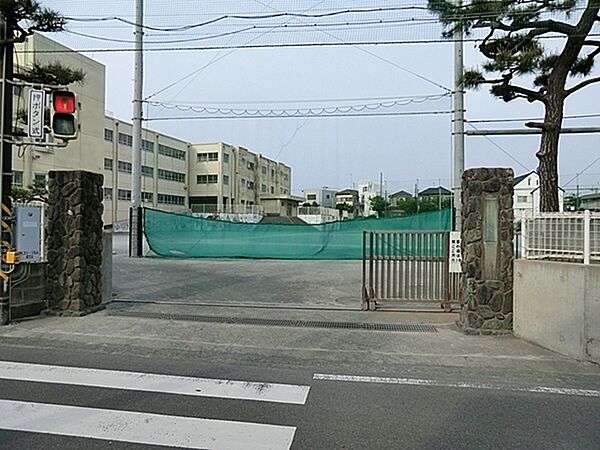 茅ヶ崎市立浜西小学校まで782m