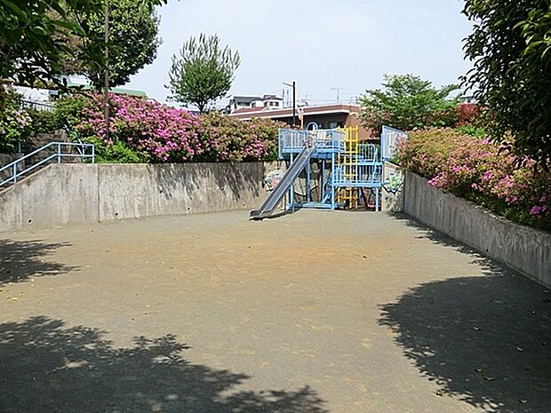 三ツ沢中公園まで806m