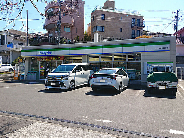 ファミリーマート本牧公園前店まで1160m、新本牧公園向かい、本牧通り沿いにあるコンビニです。
