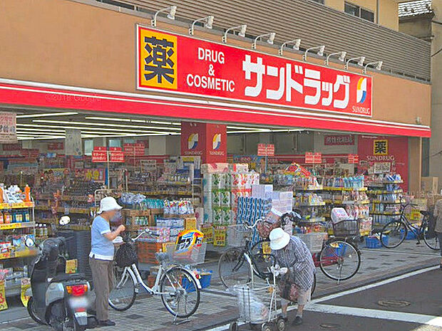 サンドラッグ小田銀座店まで509m、小田銀座商店街にあるドラッグストア。2軒お隣にはスーパー「トップ」があります。