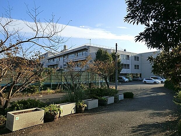 横浜市立深谷中学校まで858m