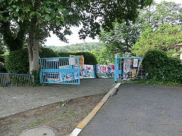 南幼稚園まで1472m