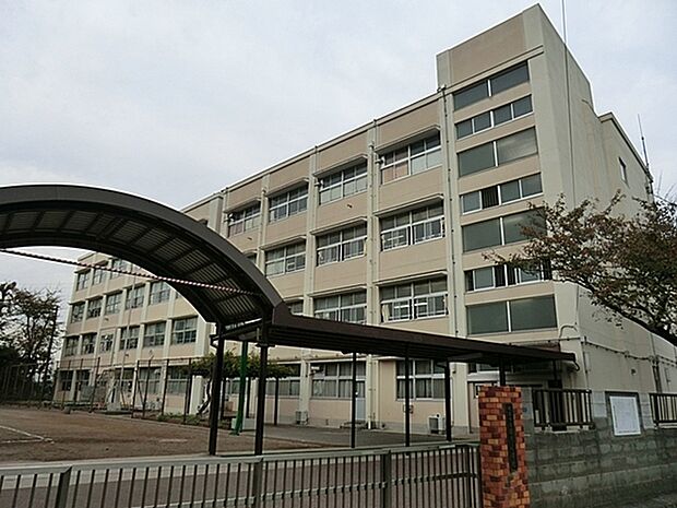 横浜市立駒岡小学校まで841m