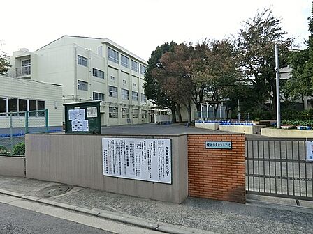 横浜市立東台小学校まで896m