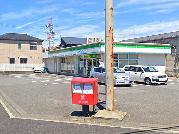 ファミリーマート泉上飯田町店まで1650m、コンビニもあって便利です