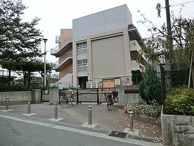 横浜市立森の台小学校まで1976m