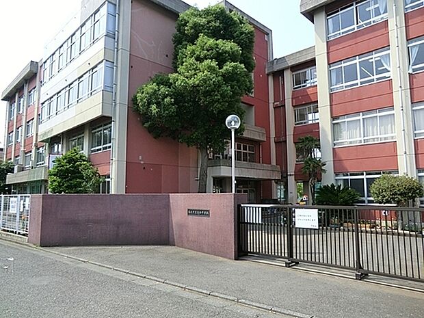 藤沢市立高倉中学校まで673m