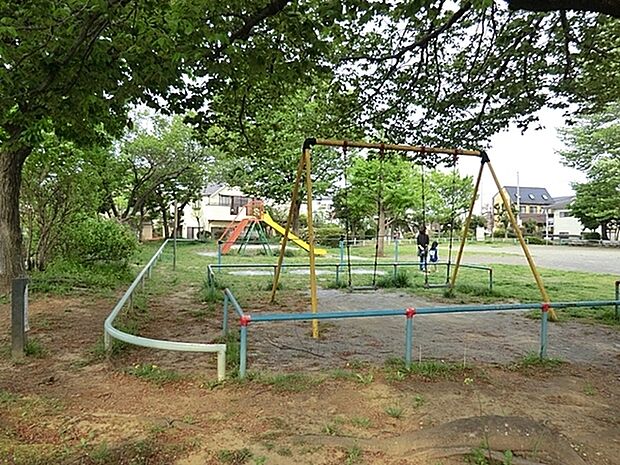 鶴川仲よし児童公園まで1148m