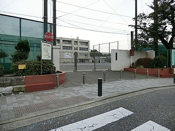 横浜市立稲荷台小学校まで729m