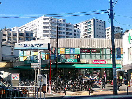 京急線「日ノ出町」駅まで377m、エアポート急行停車駅です。動物園や公園・図書館が揃った野毛山エリアの最寄駅でもあります。
