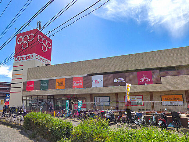 オリンピック今宿店まで586m、国道16号線沿いにあるスーパー。食品・日用雑貨のほか、ペット・靴・珈琲・酒等の専門店も揃っています。