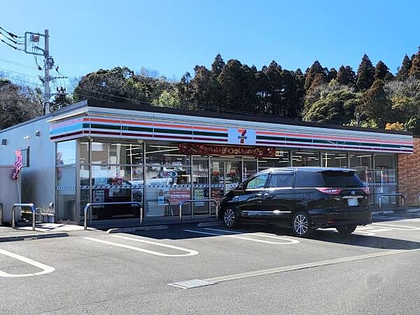 セブン-イレブン 大網白里前島店まで552m
