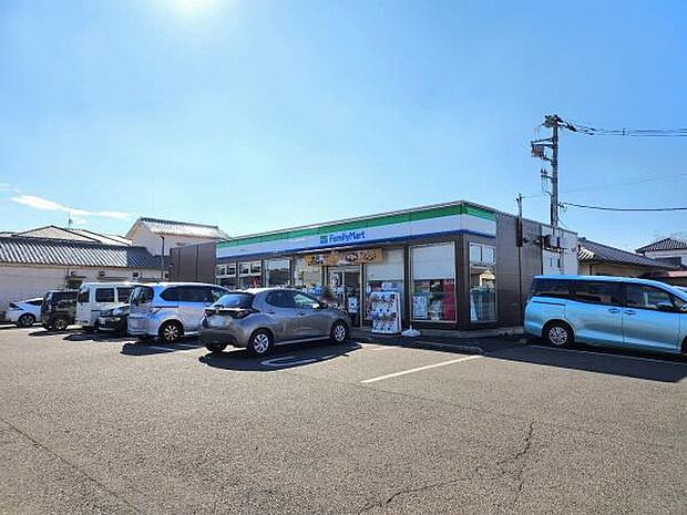 ファミリーマート八街駅南口店まで392m