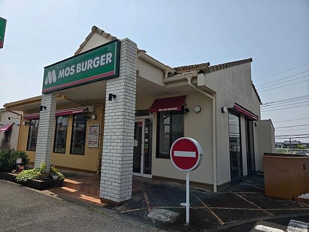 モスバーガー成田ニュータウン店まで934m