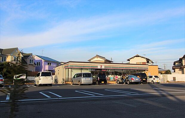 セブン-イレブン富里七栄中央店まで330m