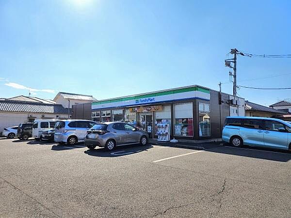 ファミリーマート八街駅南口店まで926m