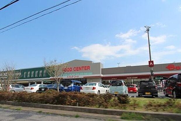 ベイシアフードセンター八日市場店まで444m