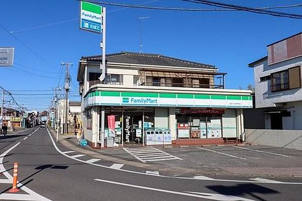 ファミリーマート土屋八日市場駅前店まで594m
