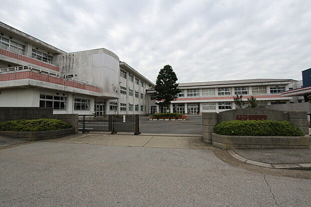 成田市立本城小学校まで598m