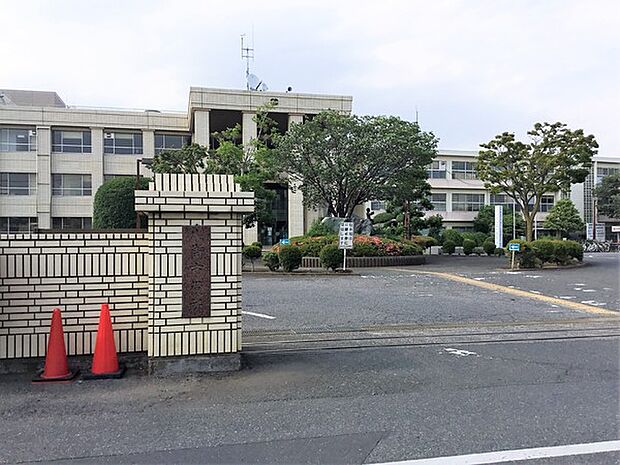 八街市役所まで2408m