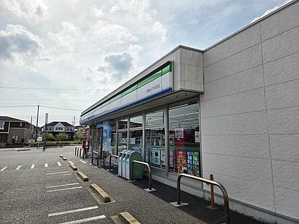 ファミリーマート 大網みどりが丘店まで700m