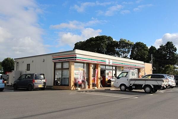 セブンイレブン八街朝日店まで801m