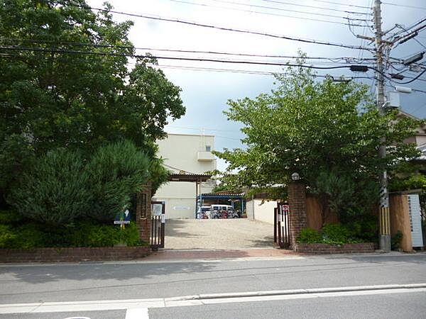 京都市立勧修小学校まで579m
