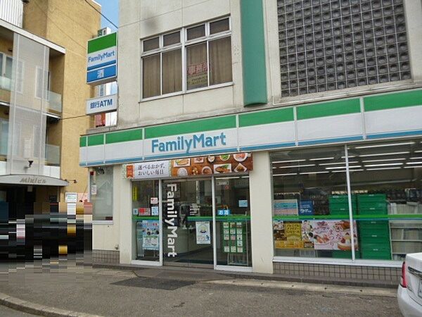 ファミリーマート富野荘駅前店まで314m