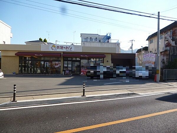 天使のパンまで379m、オール100円のこだわり創作パンのお店