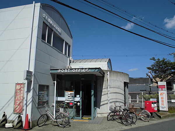 伏見桃山西尾郵便局まで694m