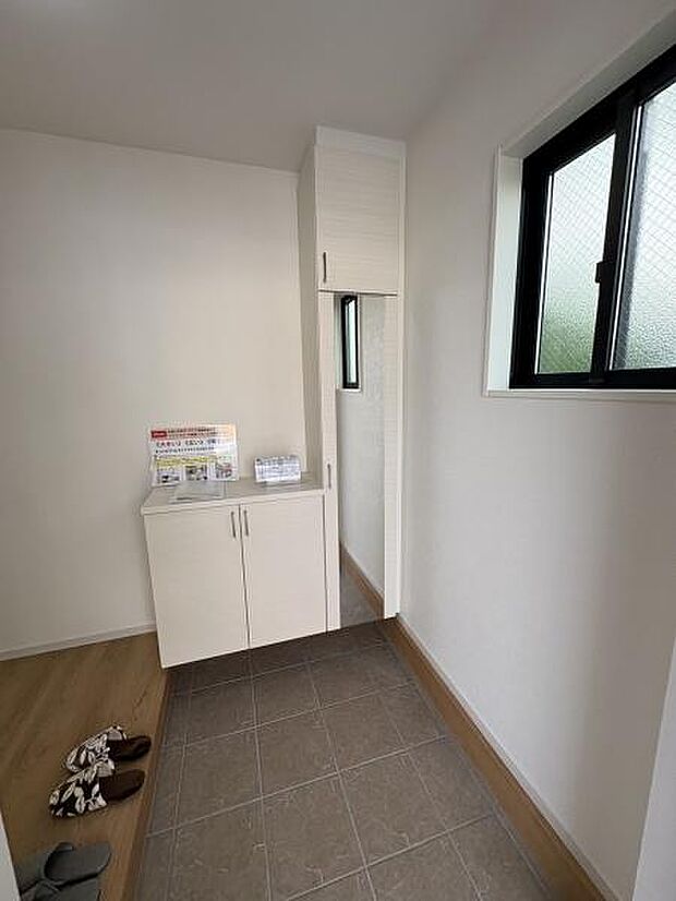 収納力十分の下駄箱付