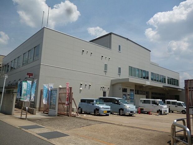 伏見東郵便局まで374m