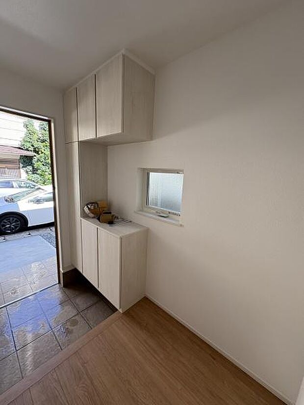 収納力十分の下駄箱付