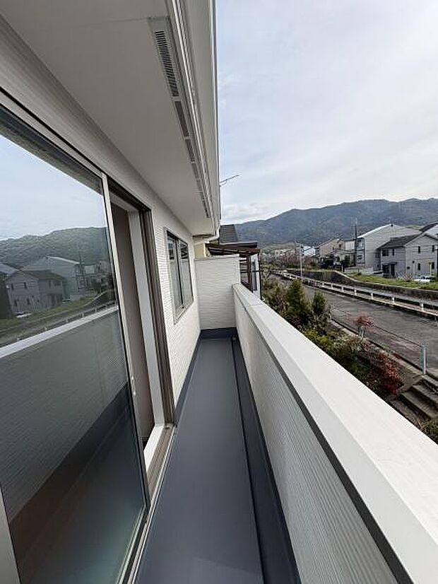 南側バルコニー日当り良好です。