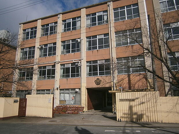 京都市立栗陵中学校まで624m