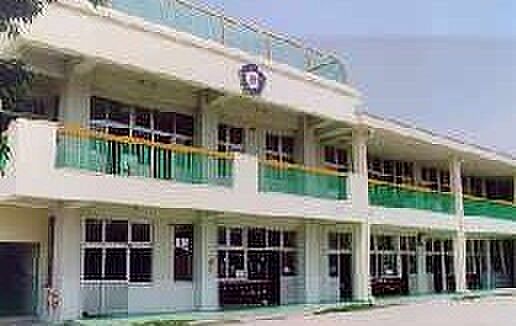 平川幼稚園まで922m